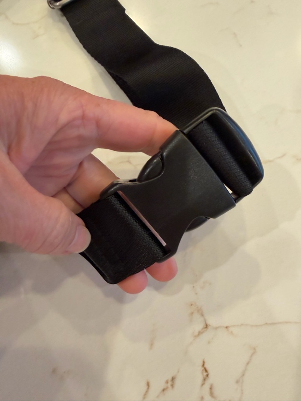 NWOT Baggallini Nylon Belt Bag with Adjustable Strap Metallic Black - Picture 6 of 9